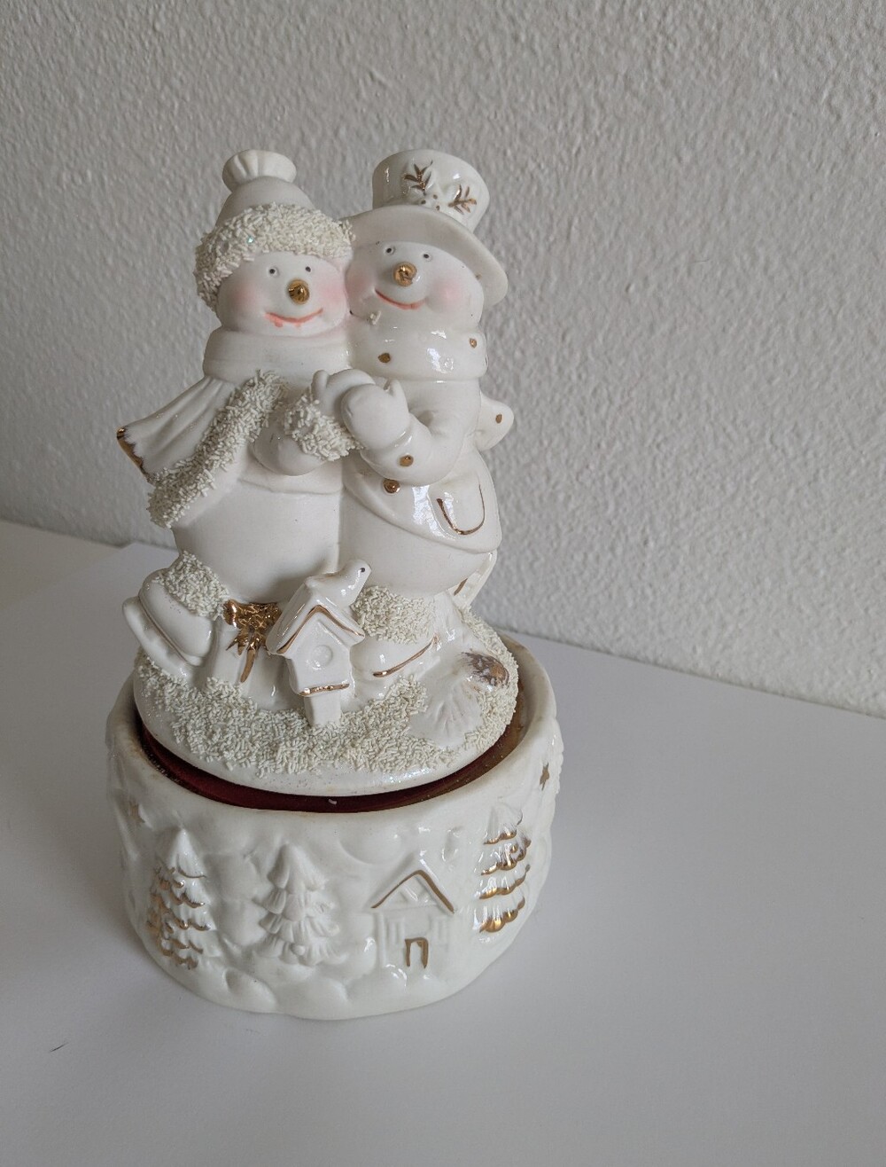 Festive White Snowman Couple Christmas Music Box - Holiday Home Decor Ornament